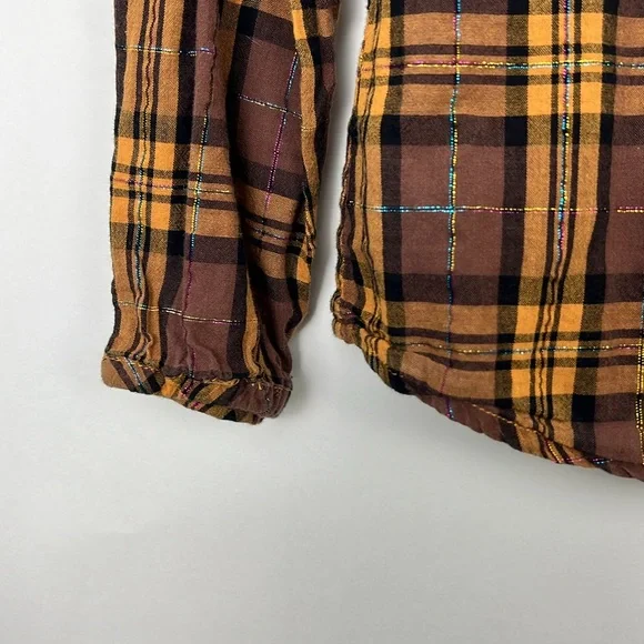 Adiktd snap-up collar shirt in brown and gold with metallic flossing det… - Picture 10 of 11